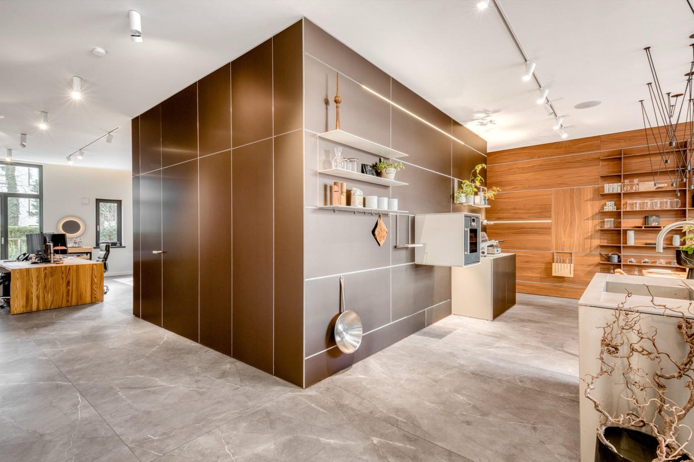 bulthaup b3 Funktionswand in Bronze, Showroom-Architektur